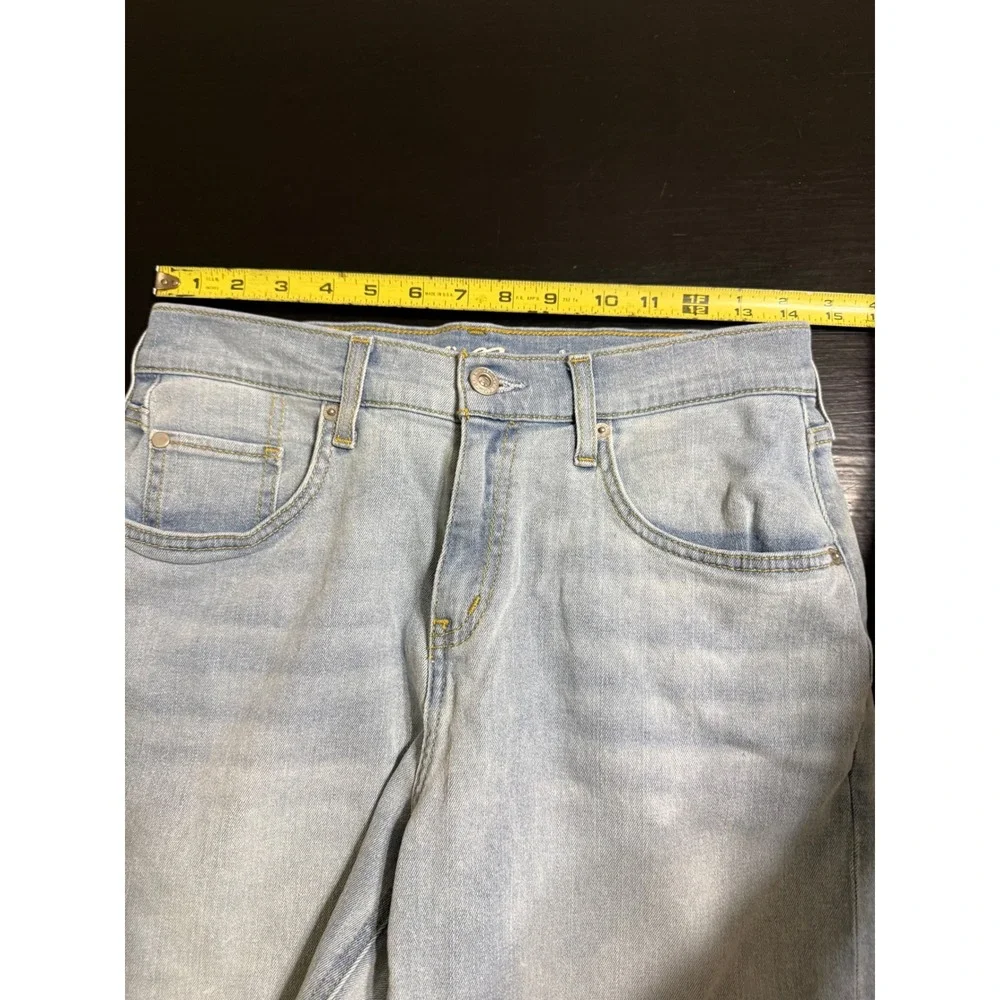 Eddie Bauer Boyfriend Midrise Shorts Light Wash Denim Size 4 Womens